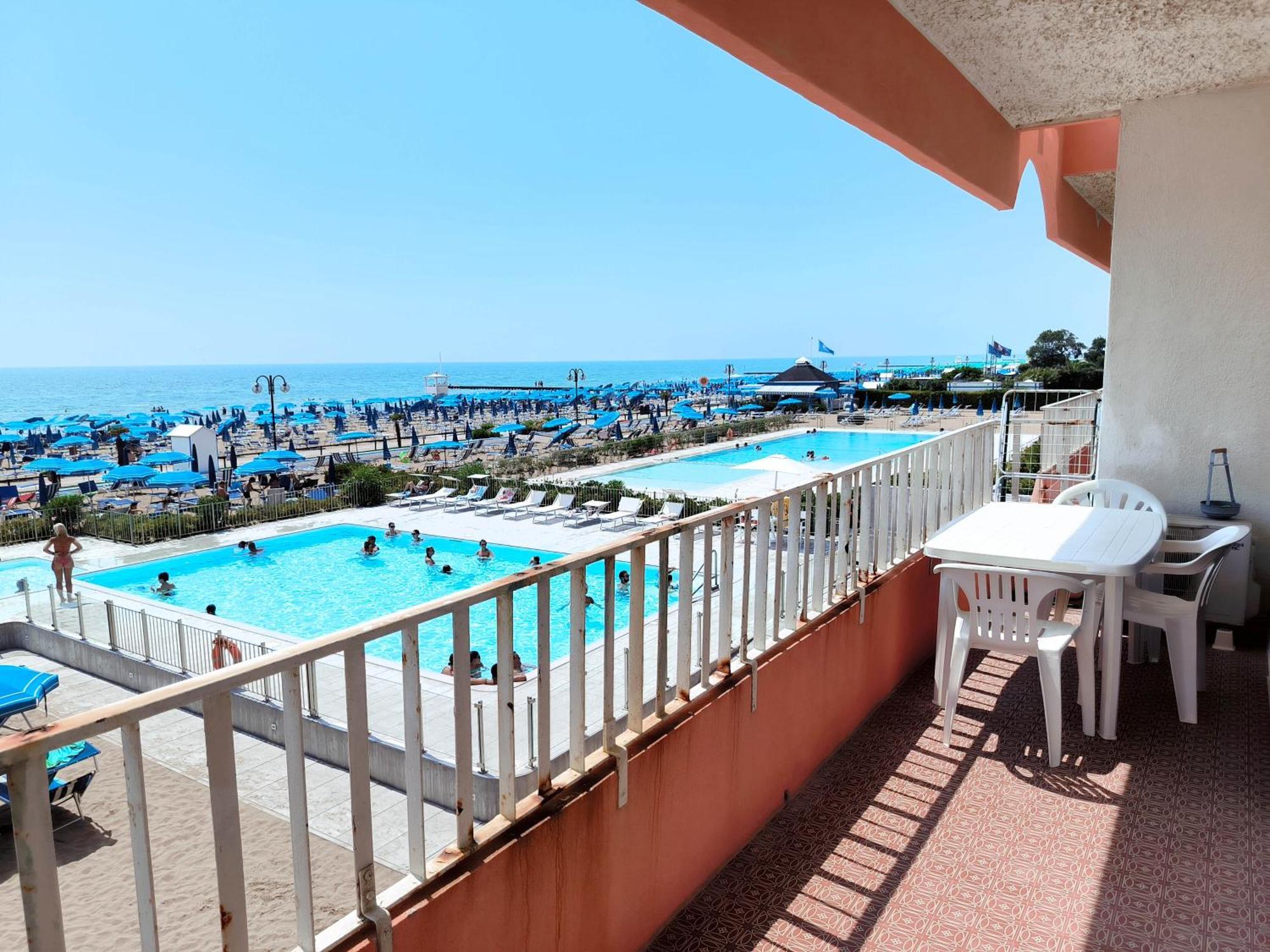 Apartamento Apollo Fronte Mare Lido di Jesolo Exterior foto
